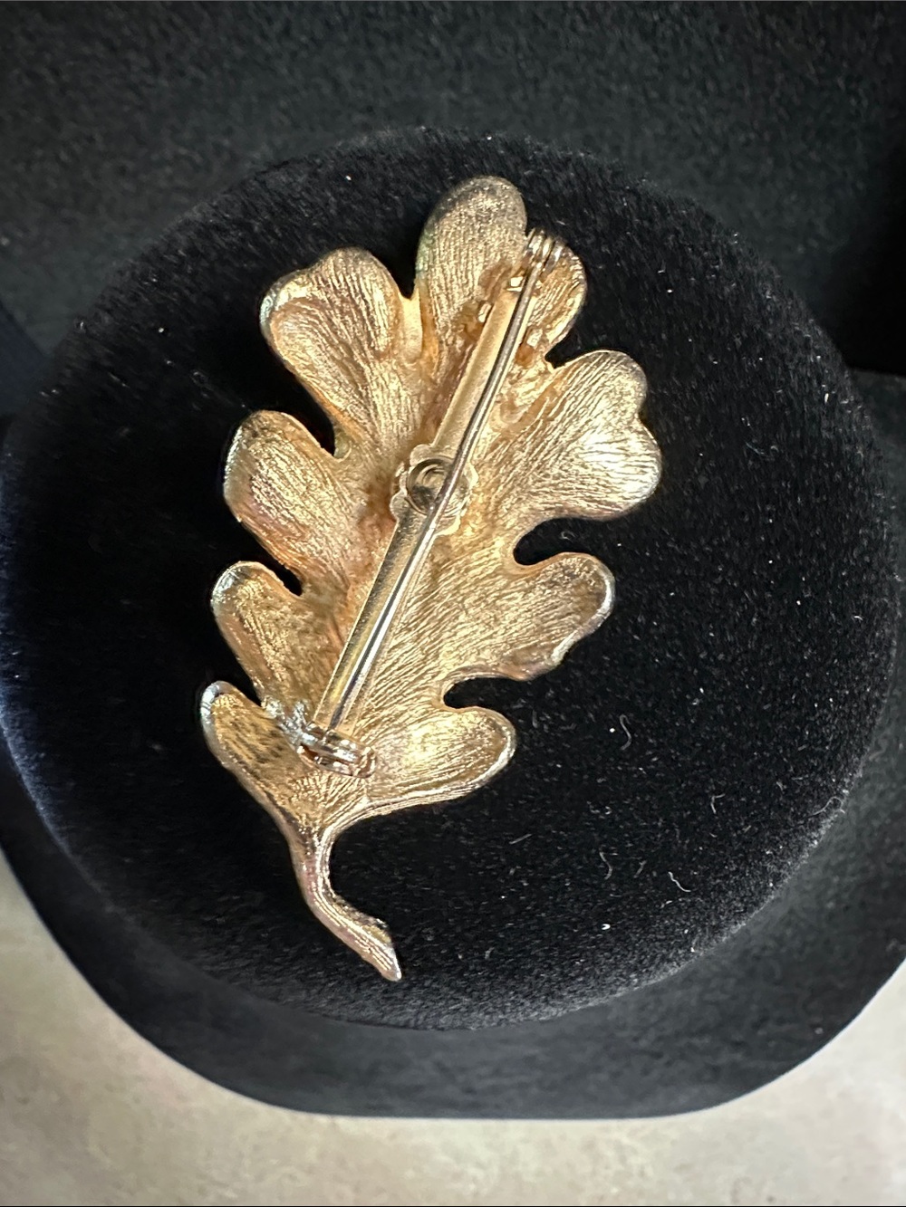 Vintage Gold-Tone Oak Leaf Brooch - Picture 2 of 10